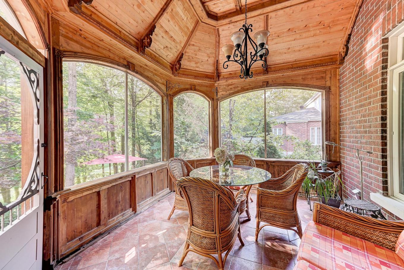 Solarium/Sunroom - 122 Rue Jean-De Ronceray, Carignan, QC - Indoor Photo Showing Dining Room