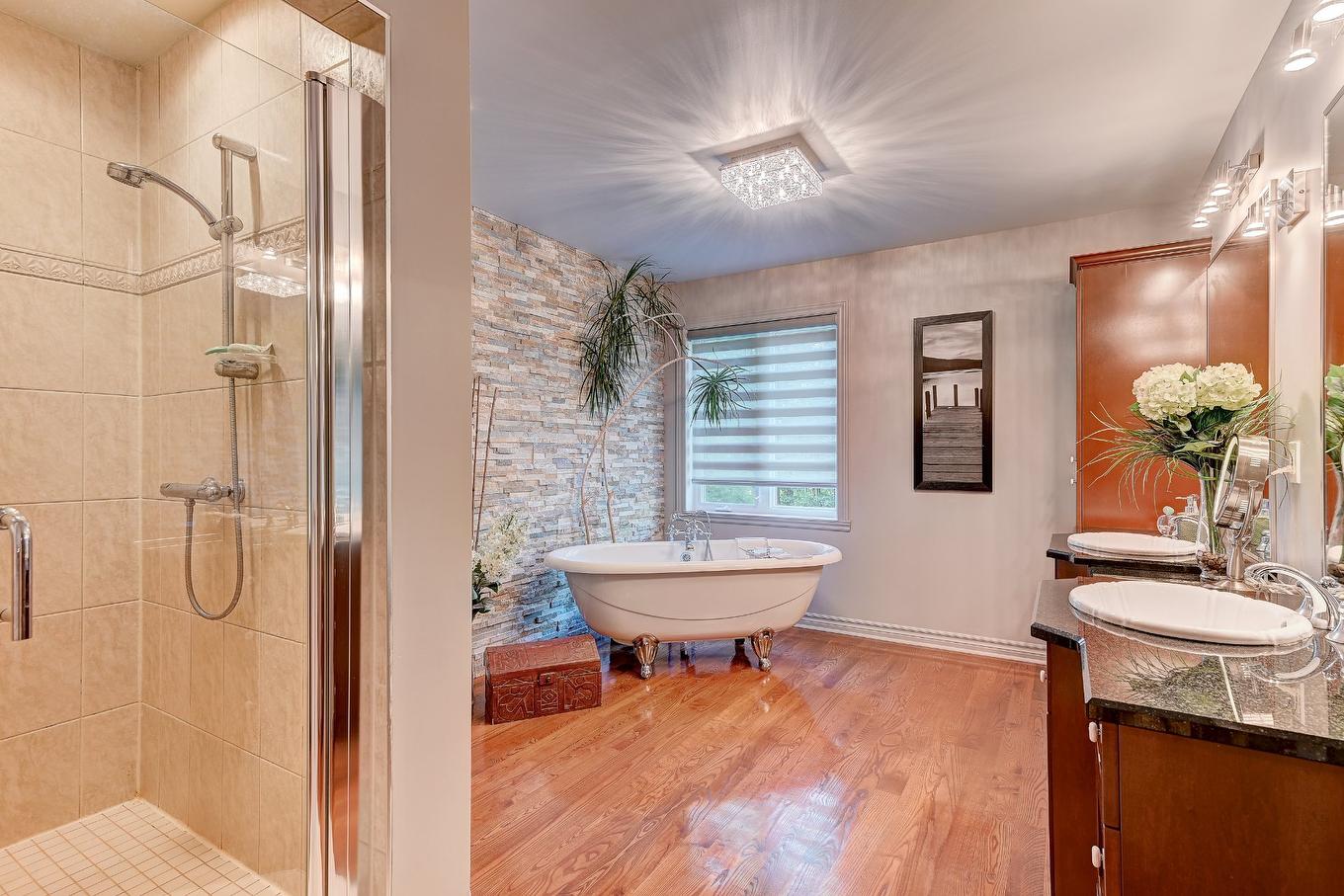 Ensuite bathroom - 122 Rue Jean-De Ronceray, Carignan, QC - Indoor Photo Showing Bathroom