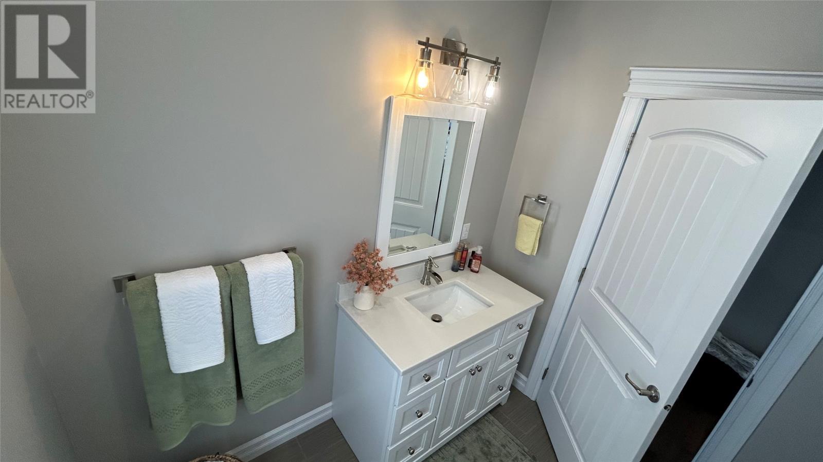 13 - 15 Simon Drive, Stephenville, NL - Indoor Photo Showing Bathroom