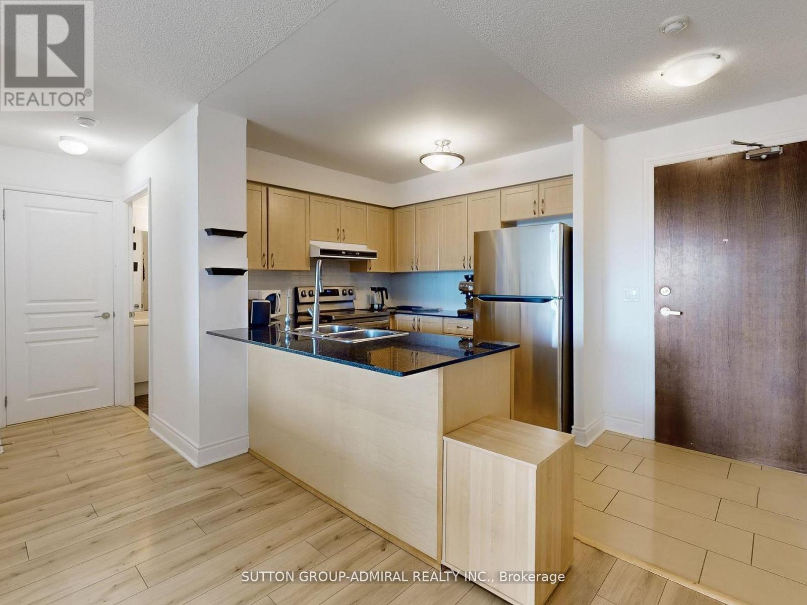 1012 - 7 North Park Road, Vaughan, ON - Indoor Photo Showing Kitchen With Double Sink
