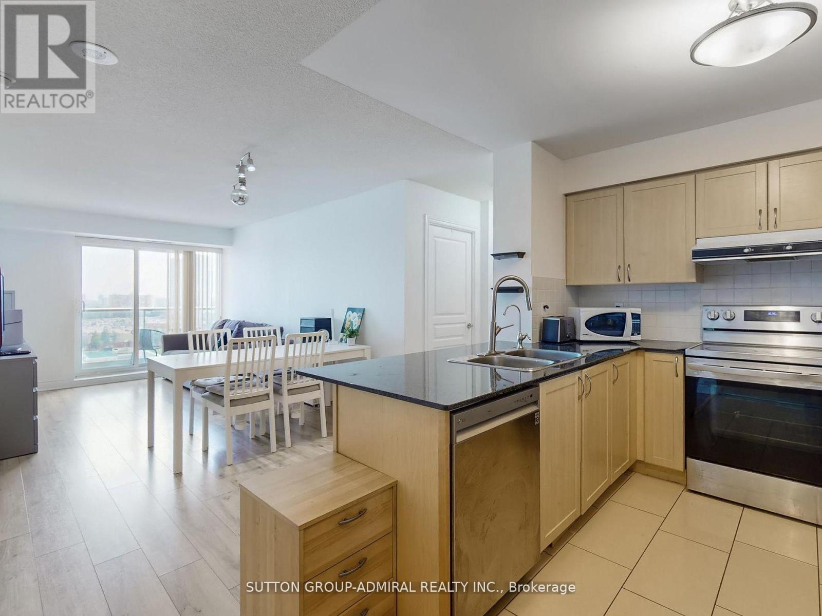 1012 - 7 North Park Road, Vaughan, ON - Indoor Photo Showing Kitchen With Stainless Steel Kitchen With Double Sink