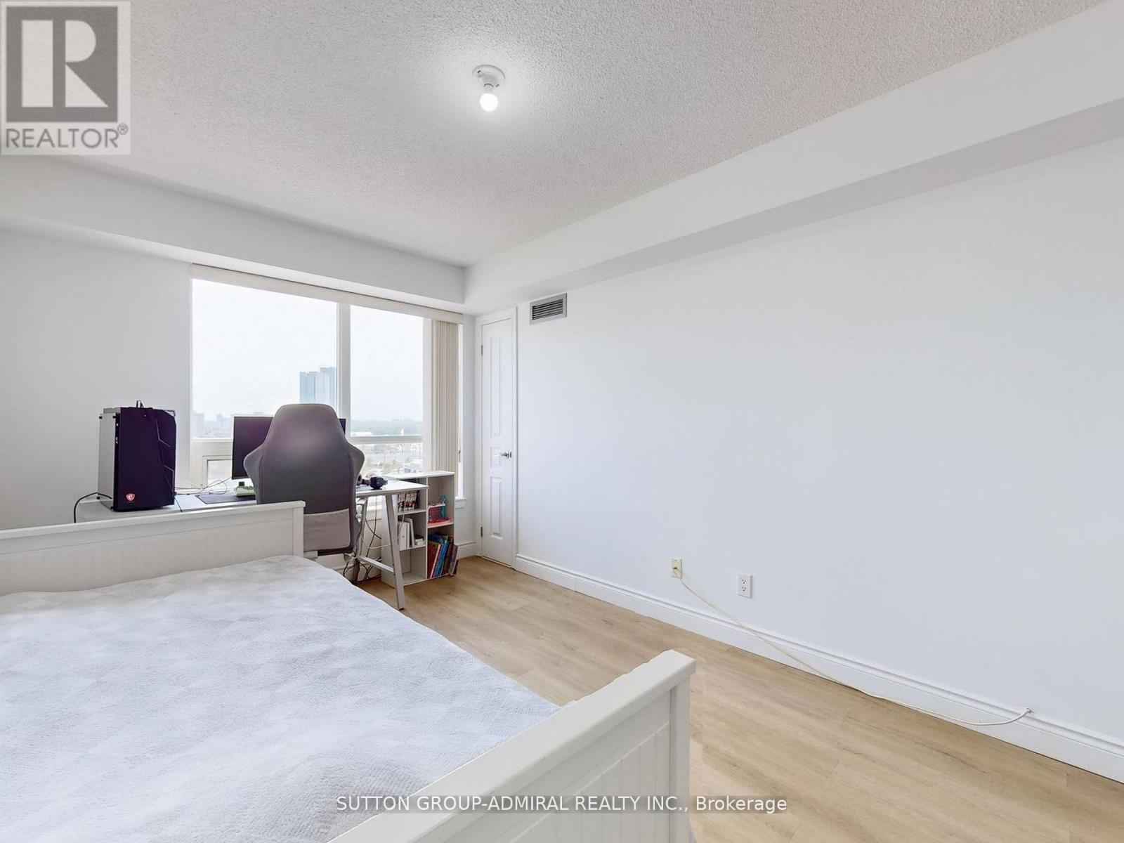 1012 - 7 North Park Road, Vaughan, ON - Indoor Photo Showing Other Room