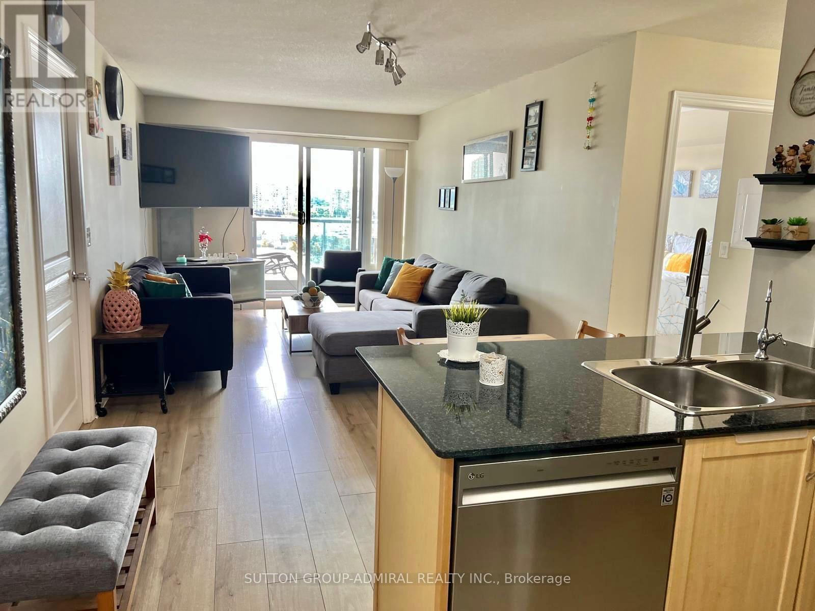 1012 - 7 North Park Road, Vaughan, ON - Indoor