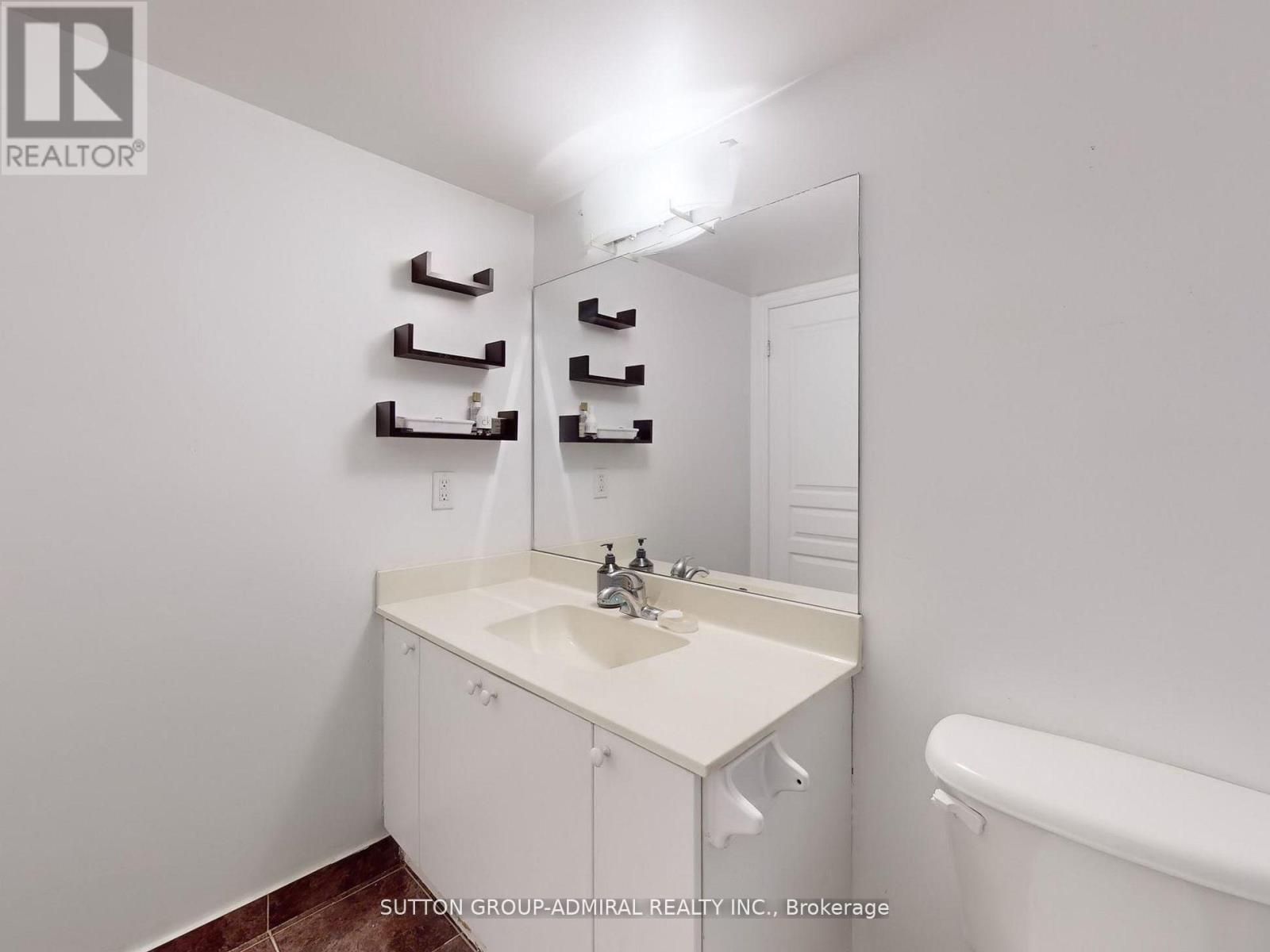 1012 - 7 North Park Road, Vaughan, ON - Indoor Photo Showing Bathroom