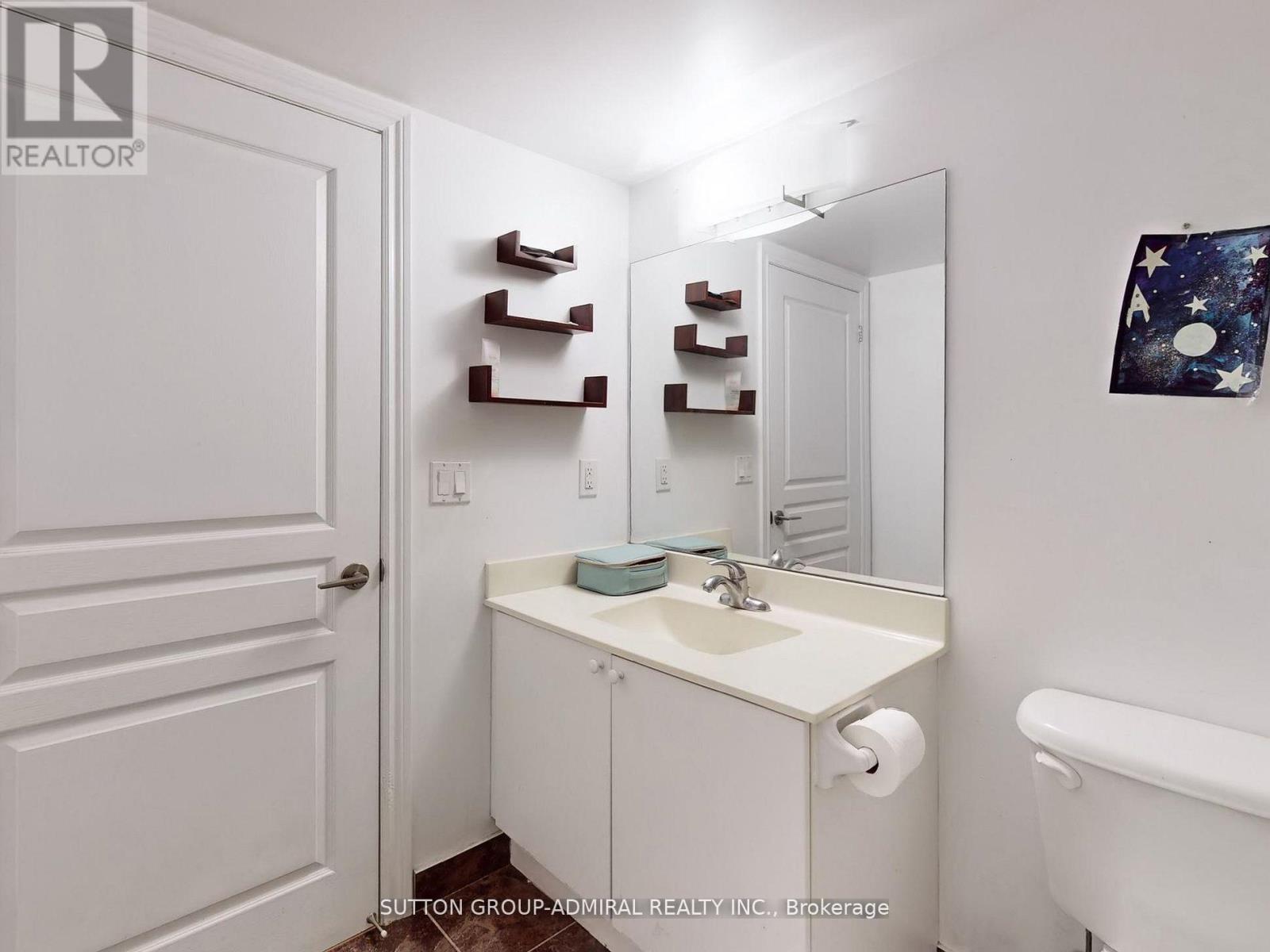 1012 - 7 North Park Road, Vaughan, ON - Indoor Photo Showing Bathroom