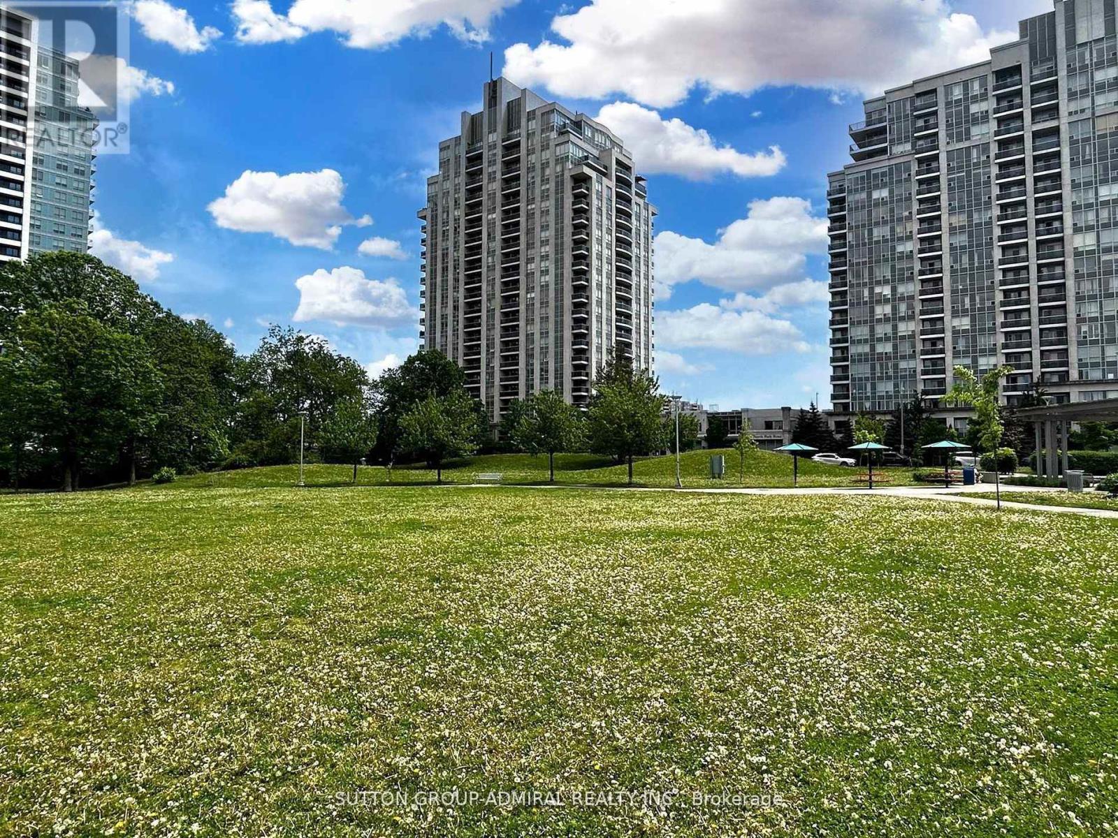 1012 - 7 North Park Road, Vaughan, ON - Outdoor With Facade
