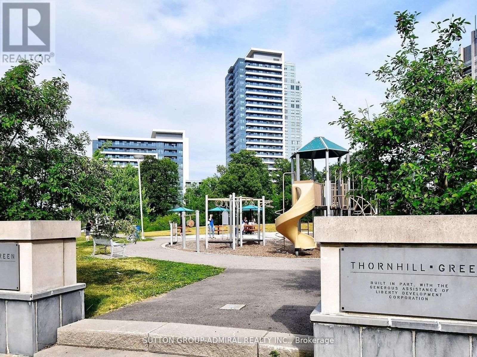 1012 - 7 North Park Road, Vaughan, ON - Outdoor