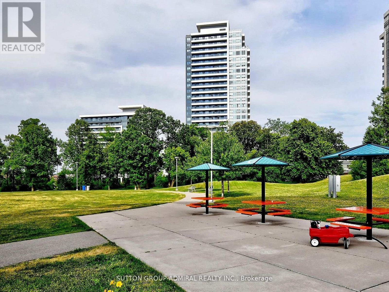 1012 - 7 North Park Road, Vaughan, ON - Outdoor