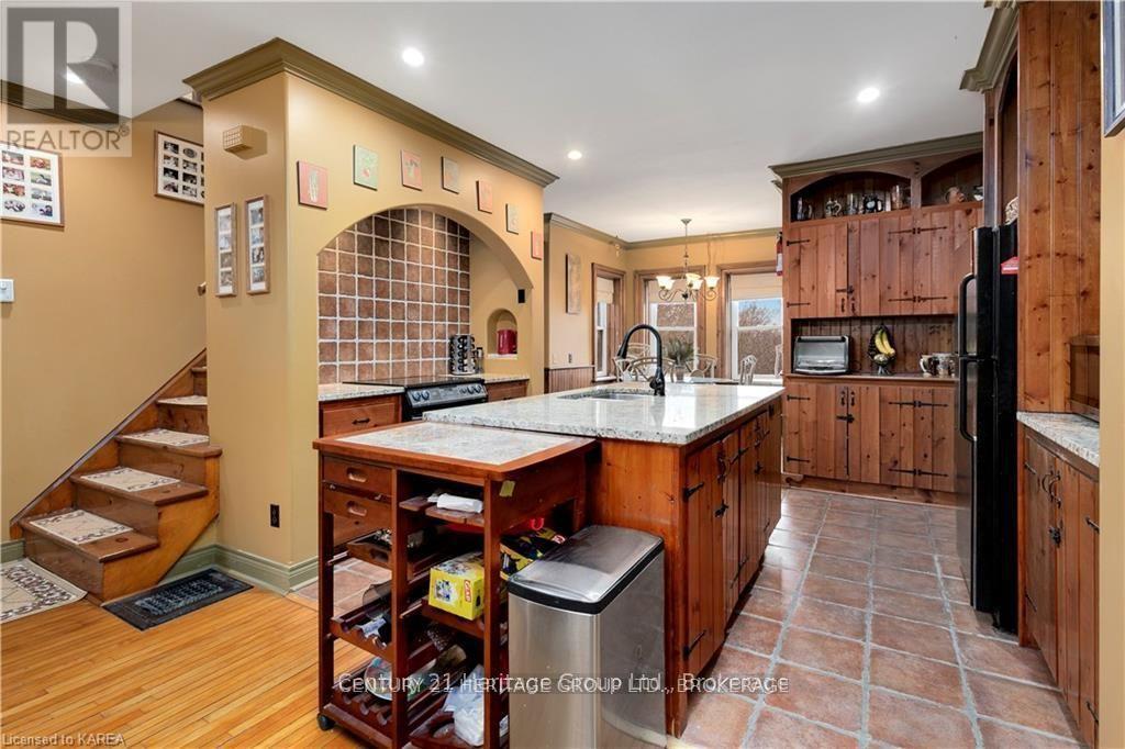 7387 County Rd 9, Greater Napanee (Greater Napanee), ON - Indoor Photo Showing Kitchen