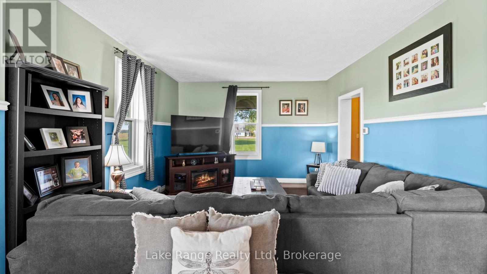 Living Room - 3622 Highway 21, Kincardine, ON - Indoor Photo Showing Living Room