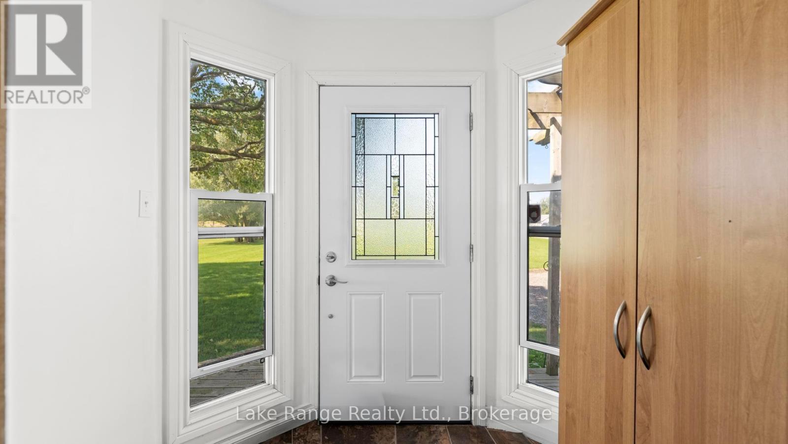2nd foyer entry into living room - 3622 Highway 21, Kincardine, ON - Indoor Photo Showing Other Room