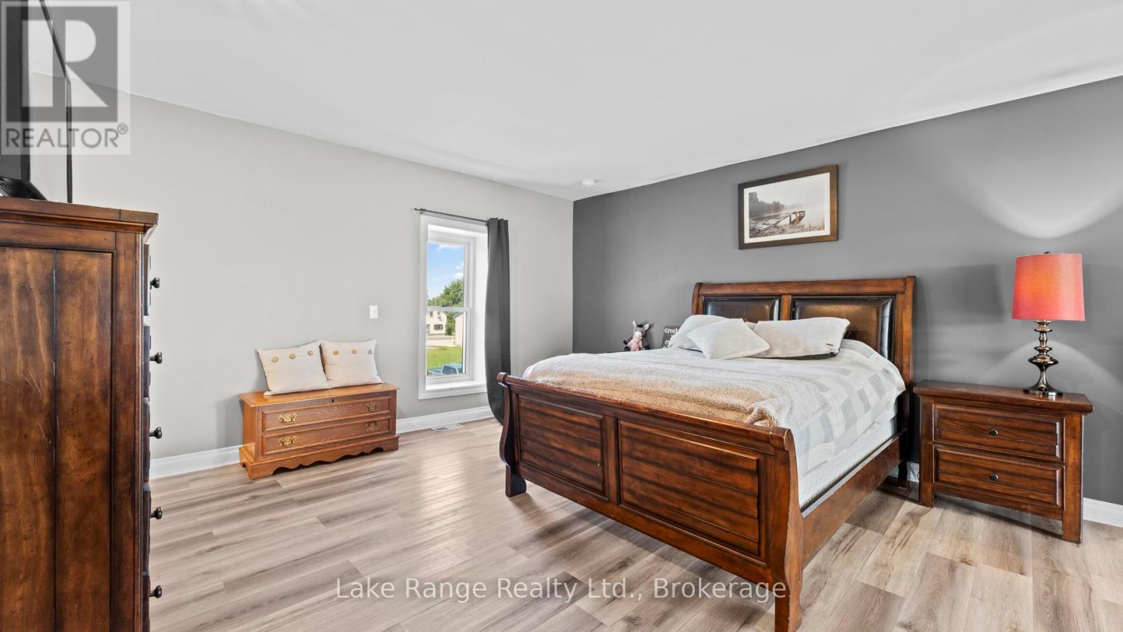 Grand primary suite! - 3622 Highway 21, Kincardine, ON - Indoor Photo Showing Bedroom