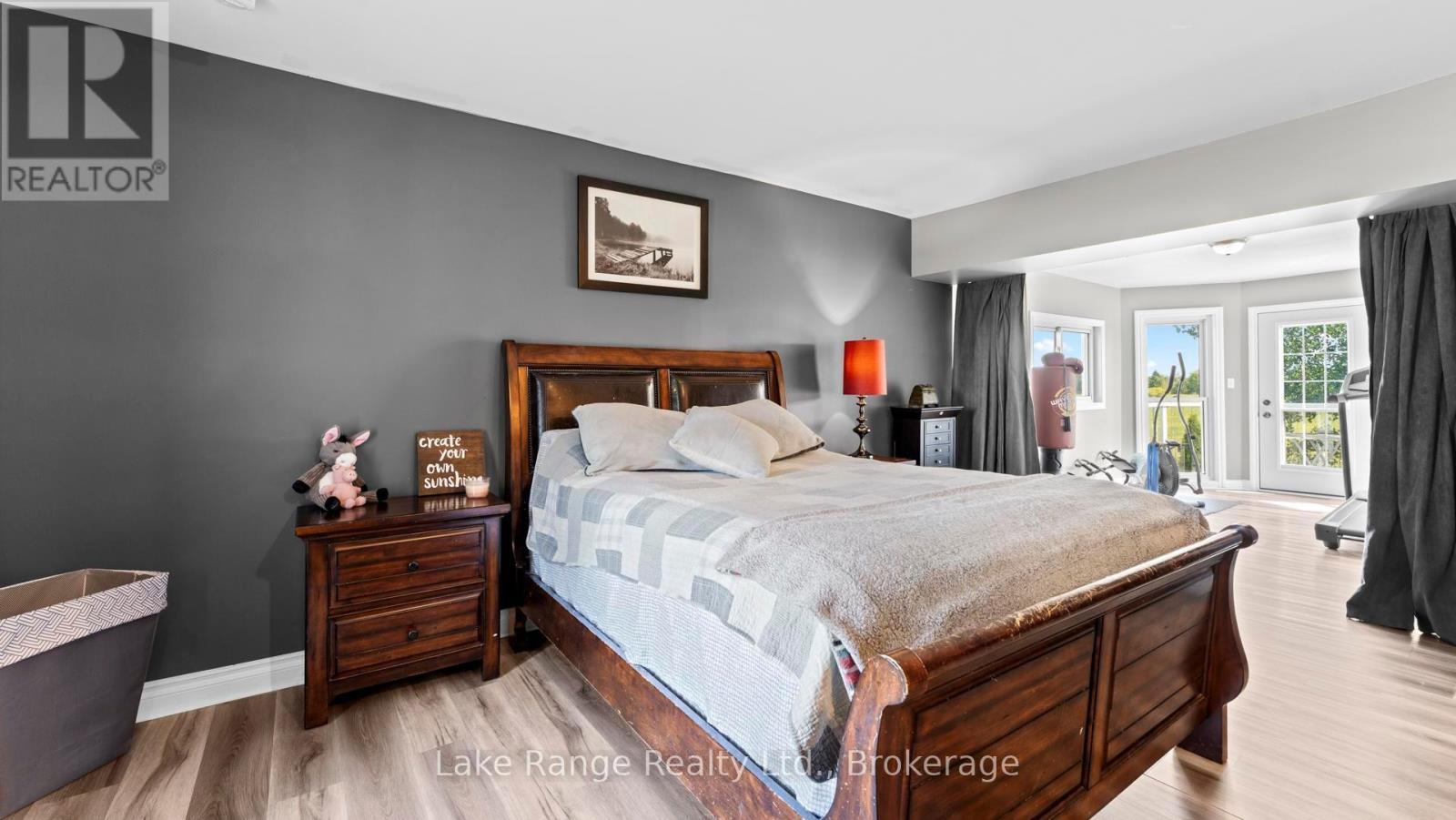 Grand primary suite! - 3622 Highway 21, Kincardine, ON - Indoor Photo Showing Bedroom