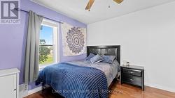 3rd bedroom (2nd floor) -