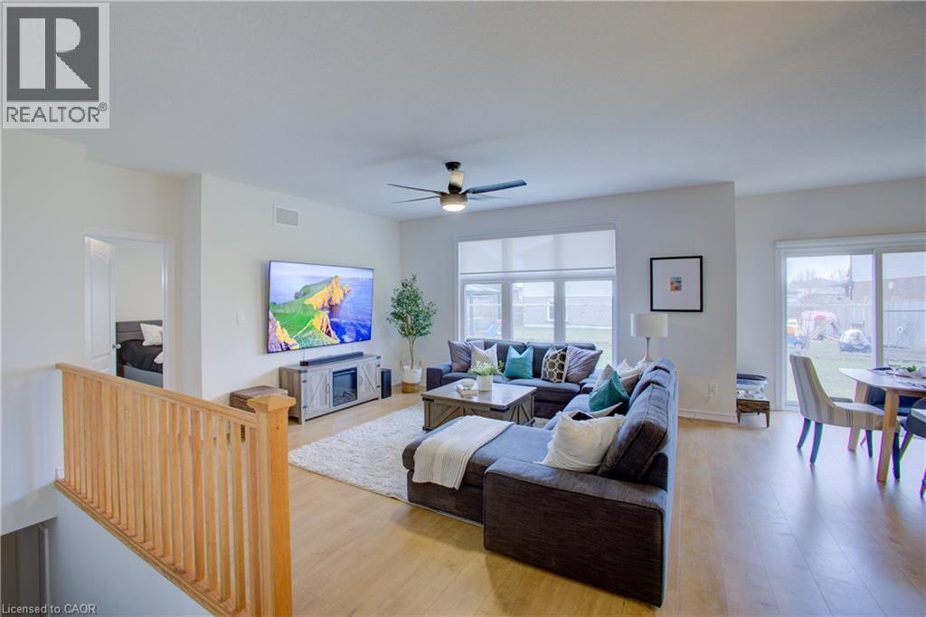115 Maple Street, Drayton, ON - Indoor Photo Showing Living Room