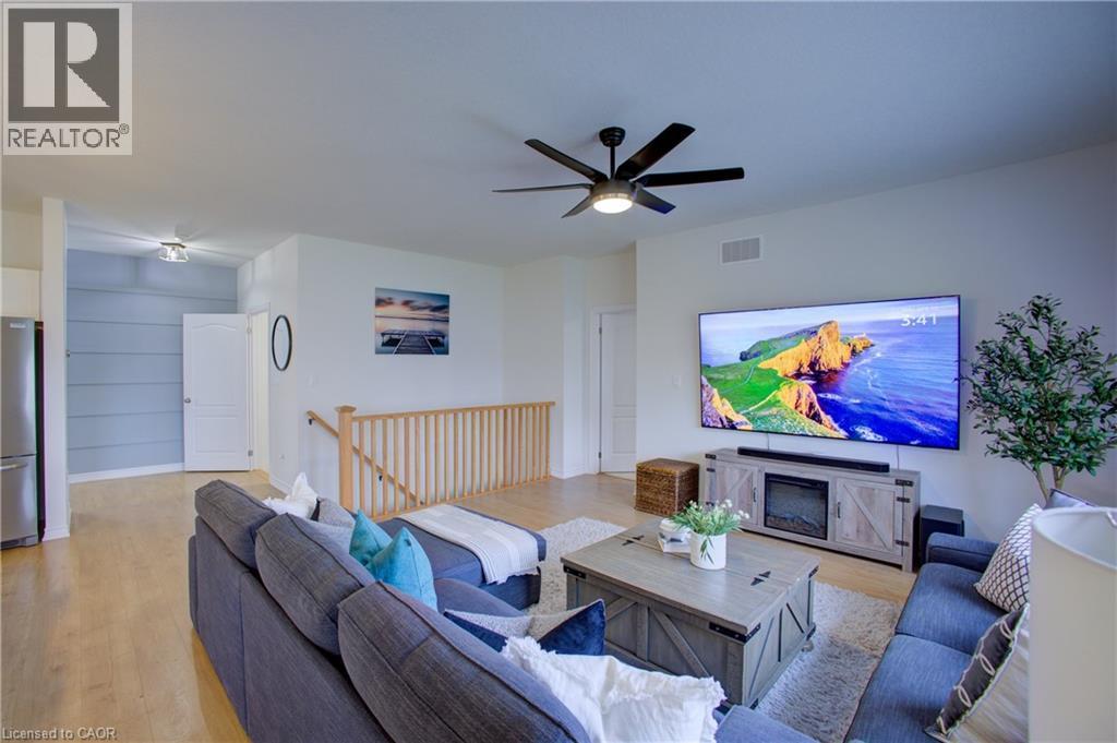 115 Maple Street, Drayton, ON - Indoor Photo Showing Living Room