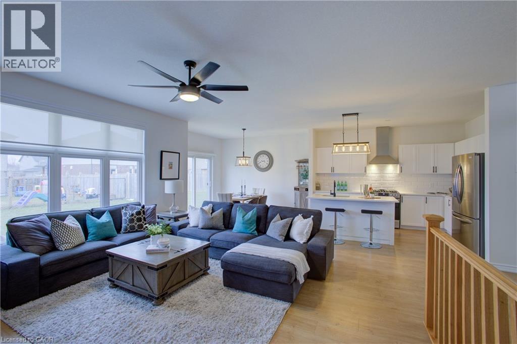 115 Maple Street, Drayton, ON - Indoor Photo Showing Living Room
