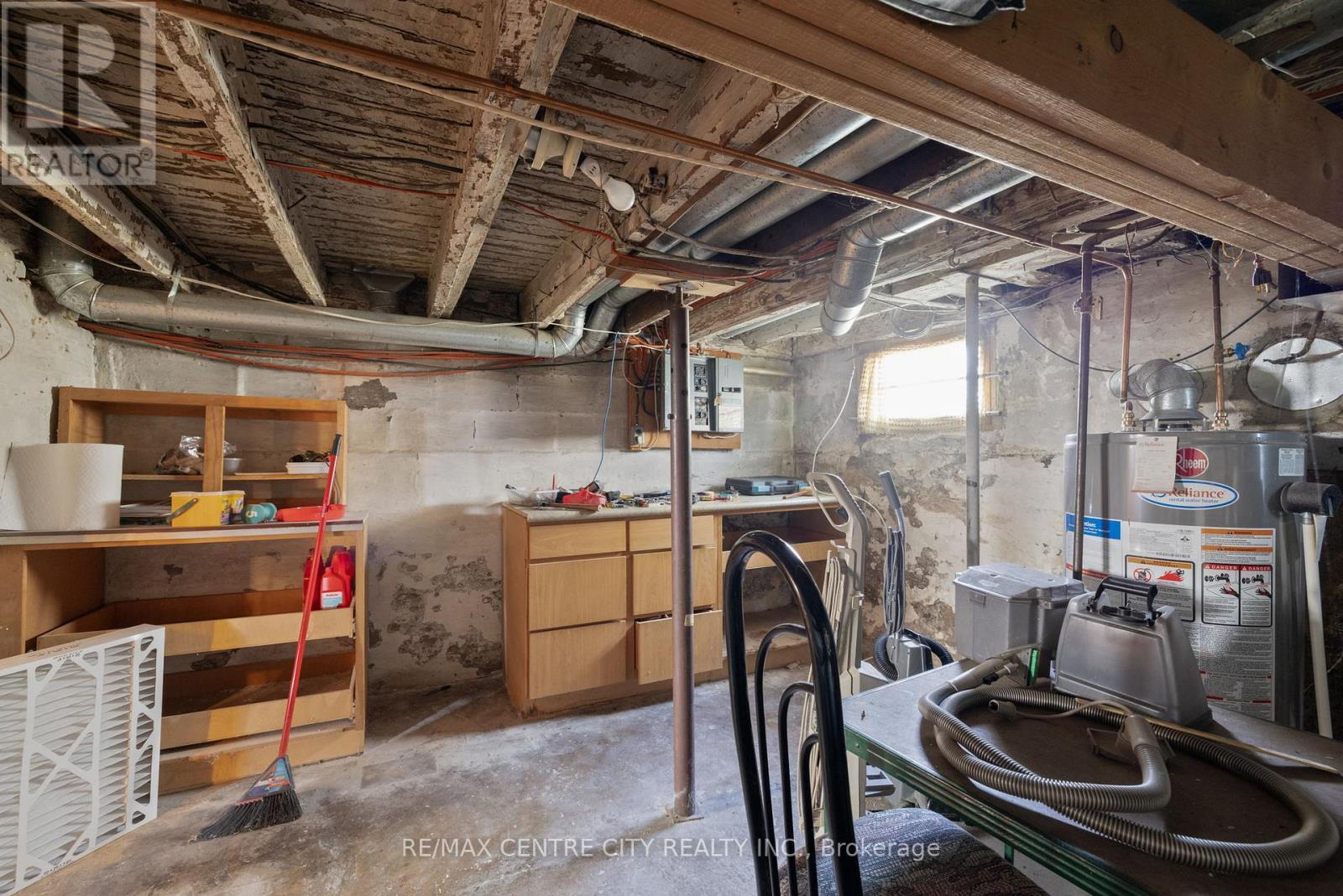 14 James Street, Strathroy-Caradoc (Nw), ON - Indoor Photo Showing Basement