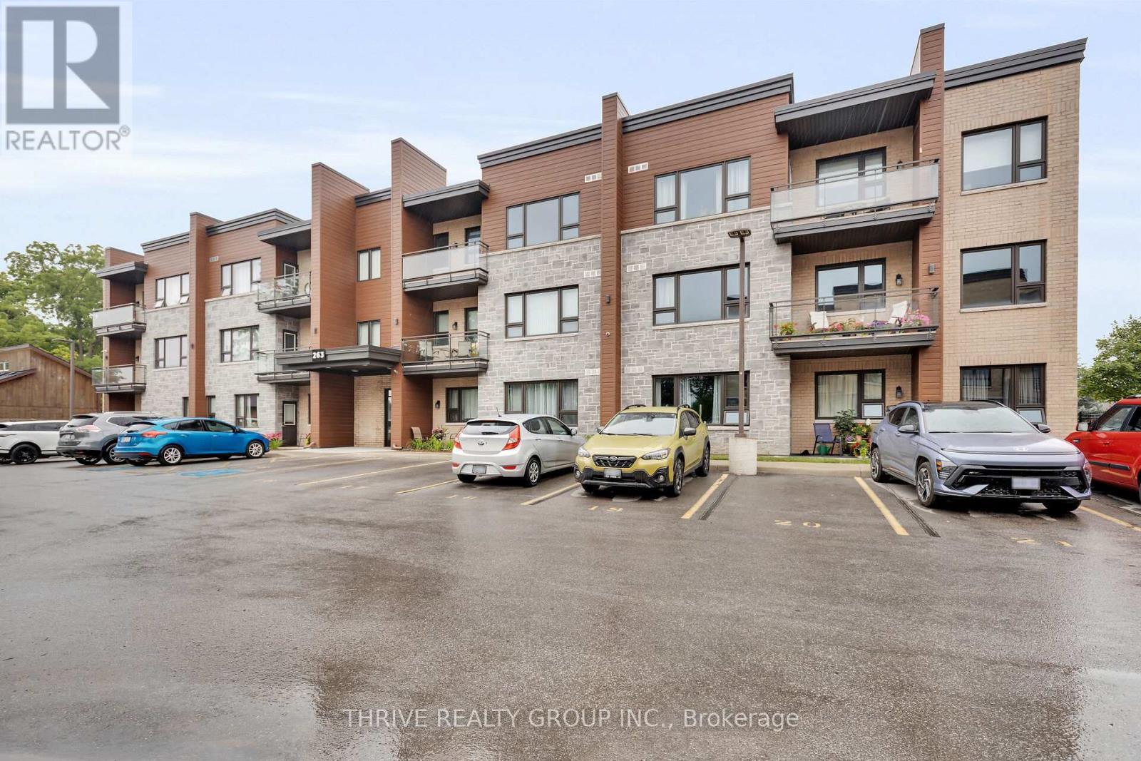 301 - 263 Butler Street, Lucan Biddulph (Lucan), ON - Outdoor With Facade