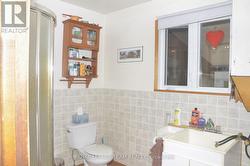 main follor laundry & bath -