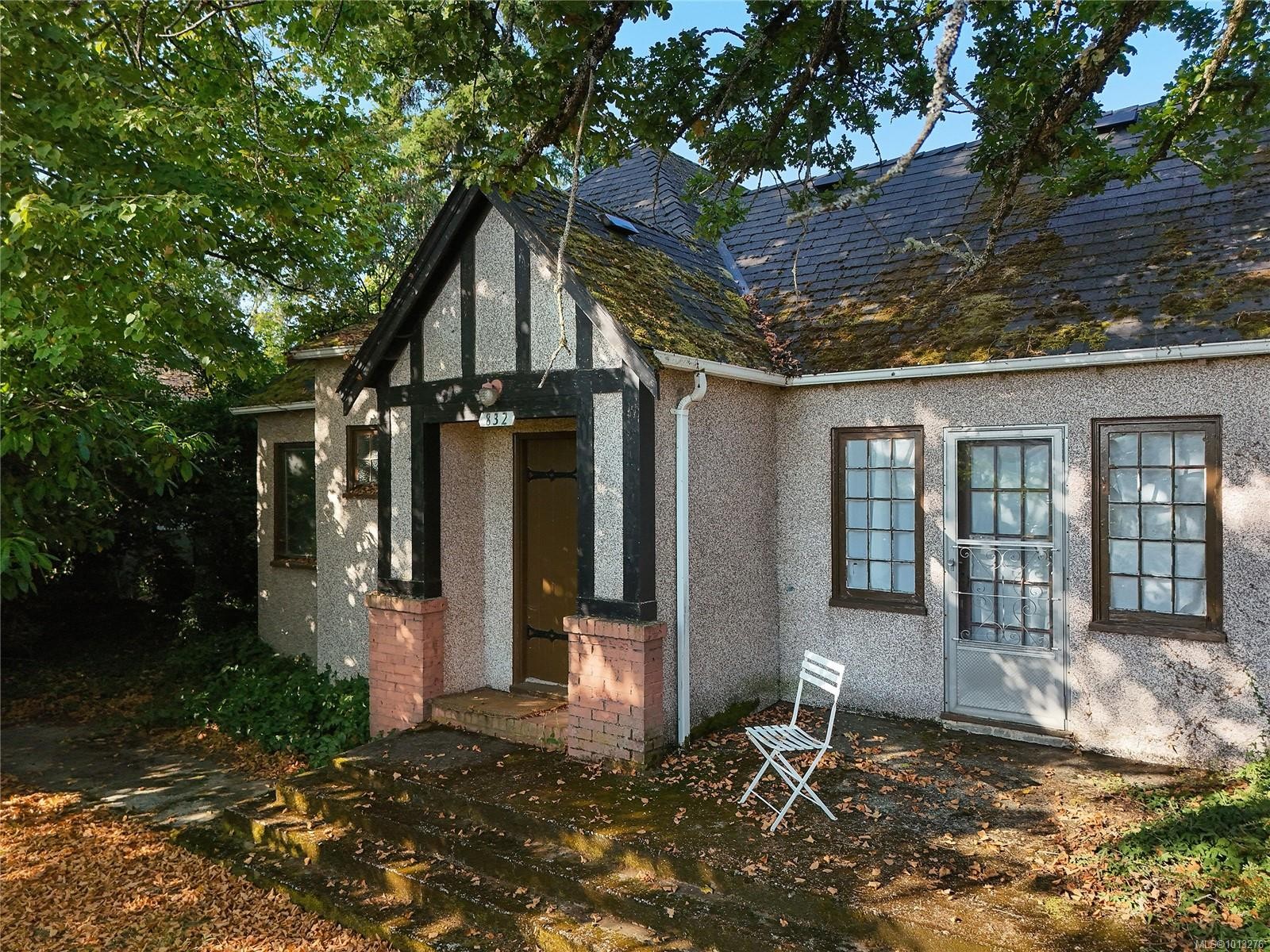 832 Lampson St, Esquimalt, BC