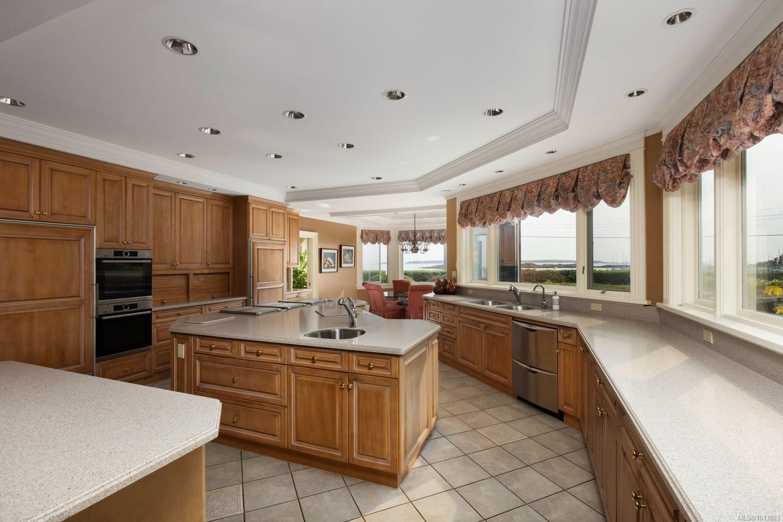 1580 Beach Dr, Oak Bay, BC