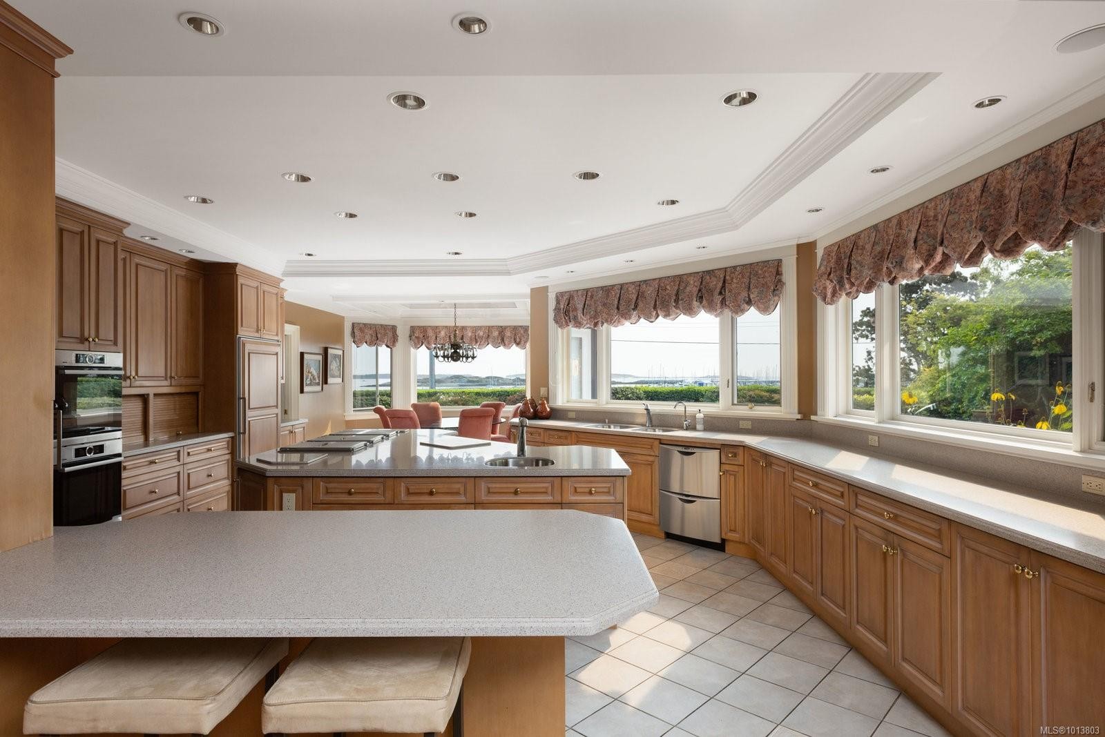 1580 Beach Dr, Oak Bay, BC