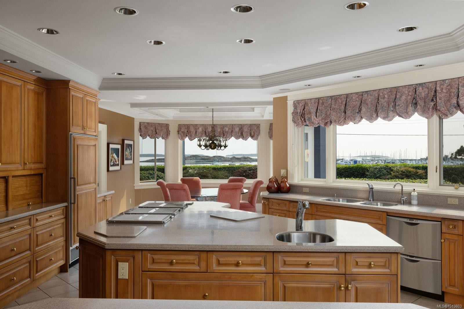 1580 Beach Dr, Oak Bay, BC