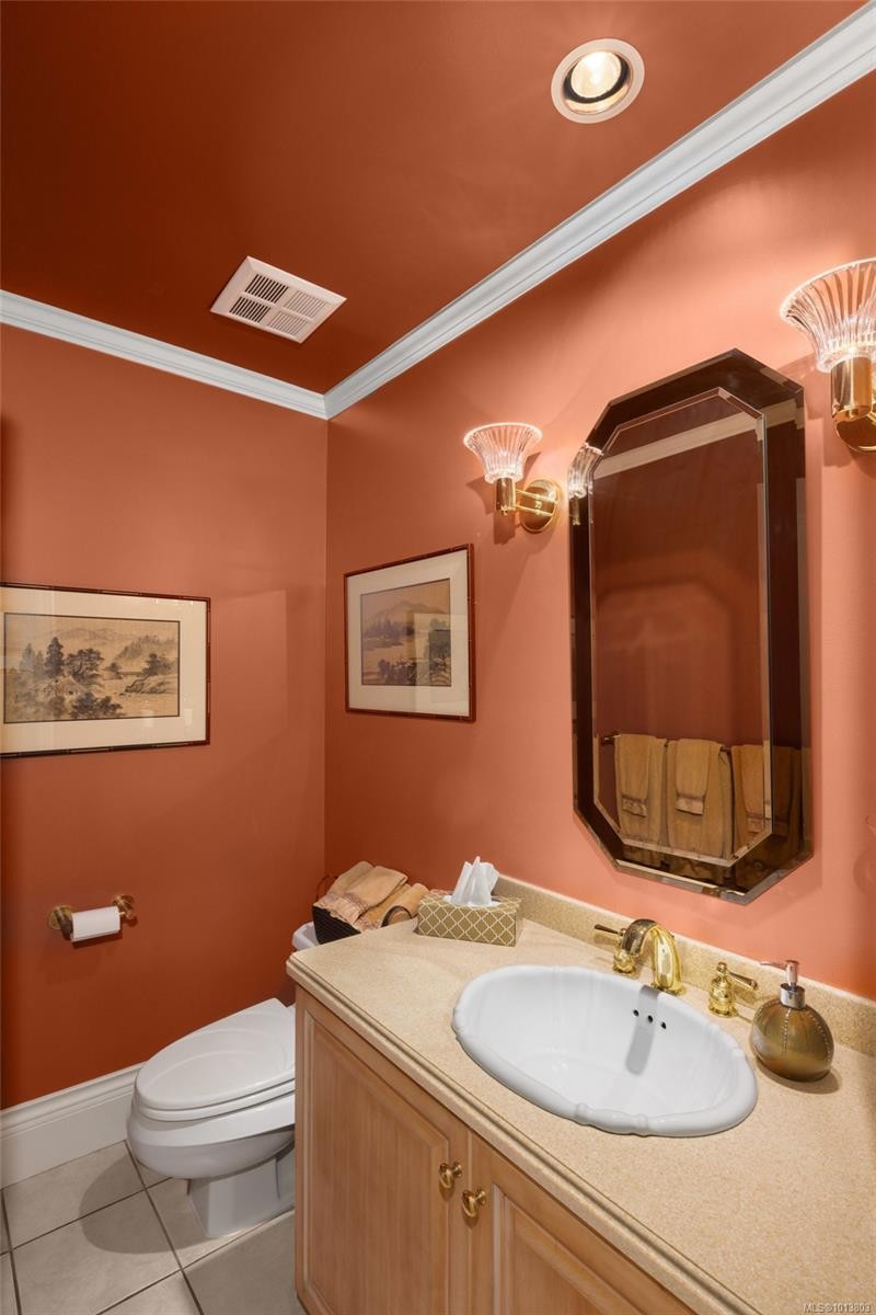 1580 Beach Dr, Oak Bay, BC