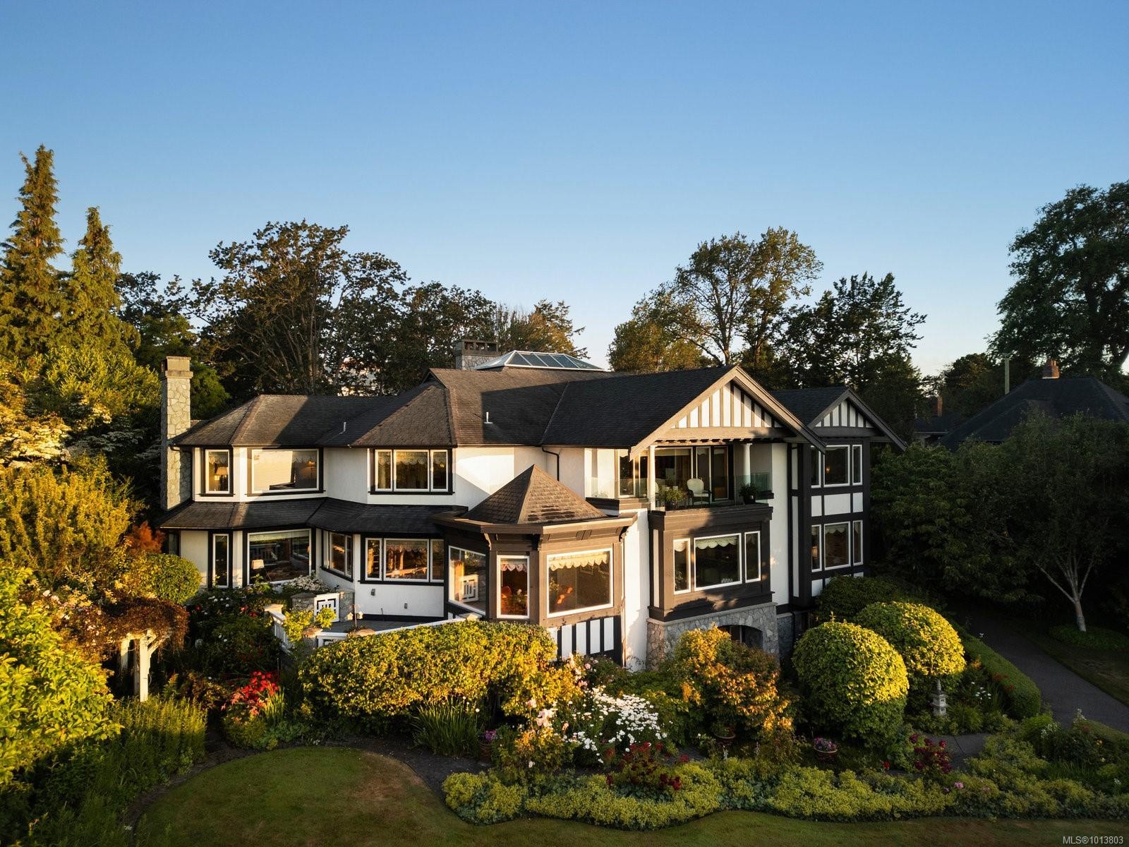 1580 Beach Dr, Oak Bay, BC