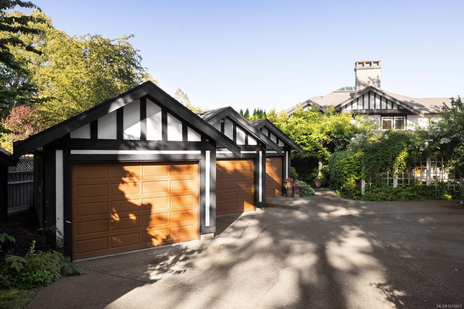 1580 Beach Dr, Oak Bay, BC