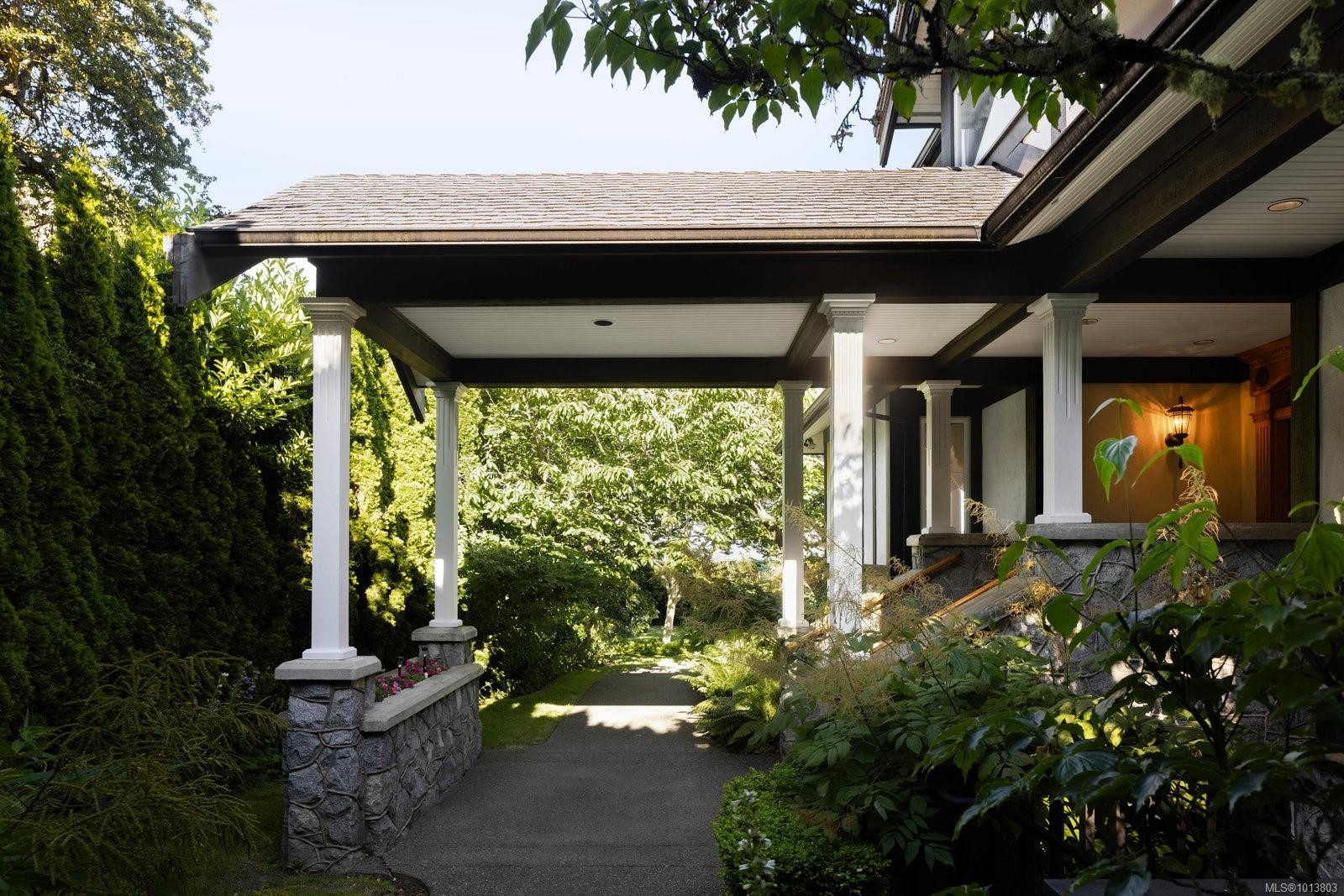 1580 Beach Dr, Oak Bay, BC