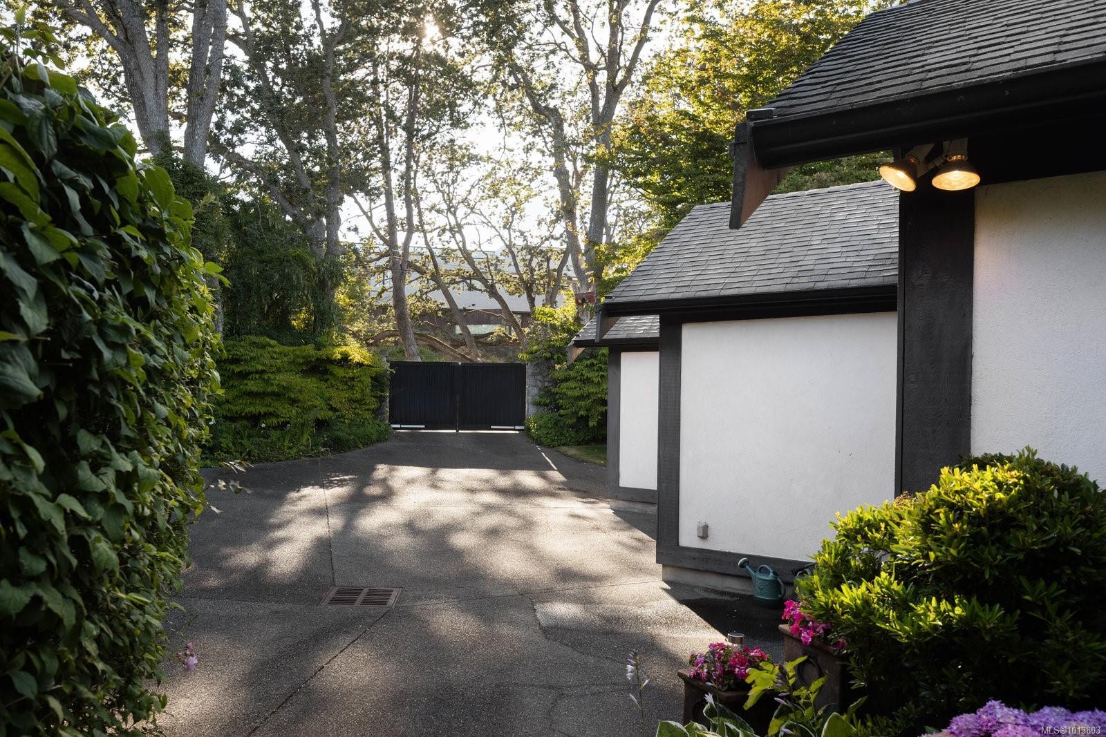 1580 Beach Dr, Oak Bay, BC