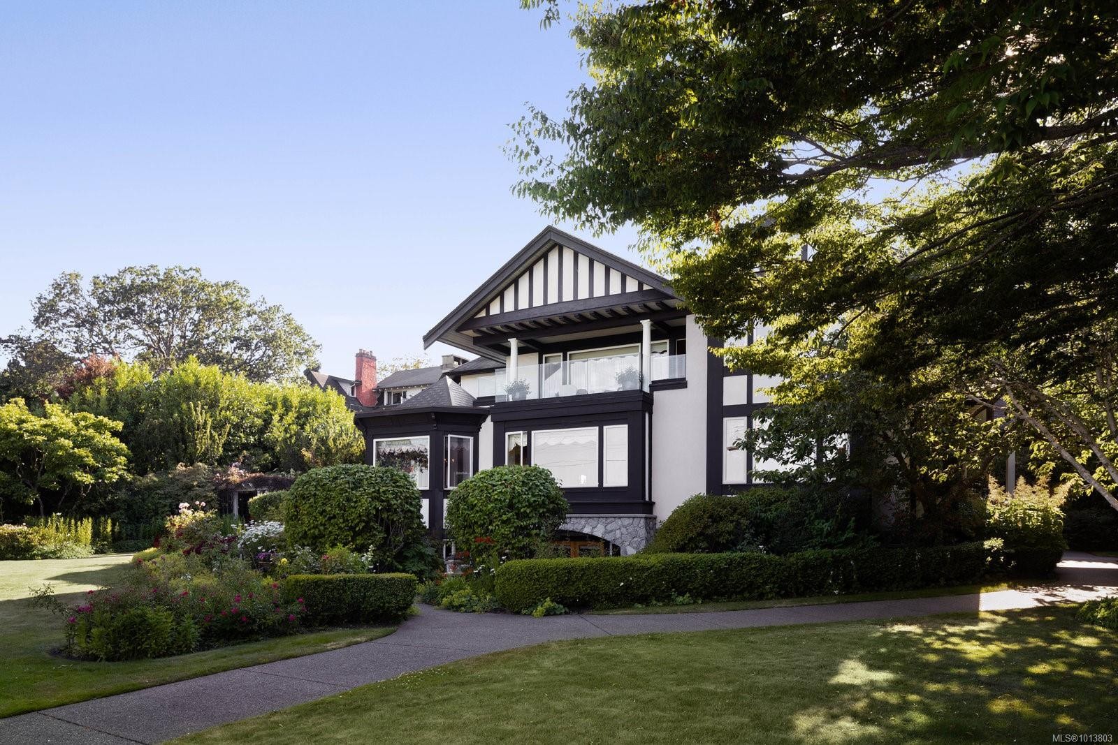 1580 Beach Dr, Oak Bay, BC