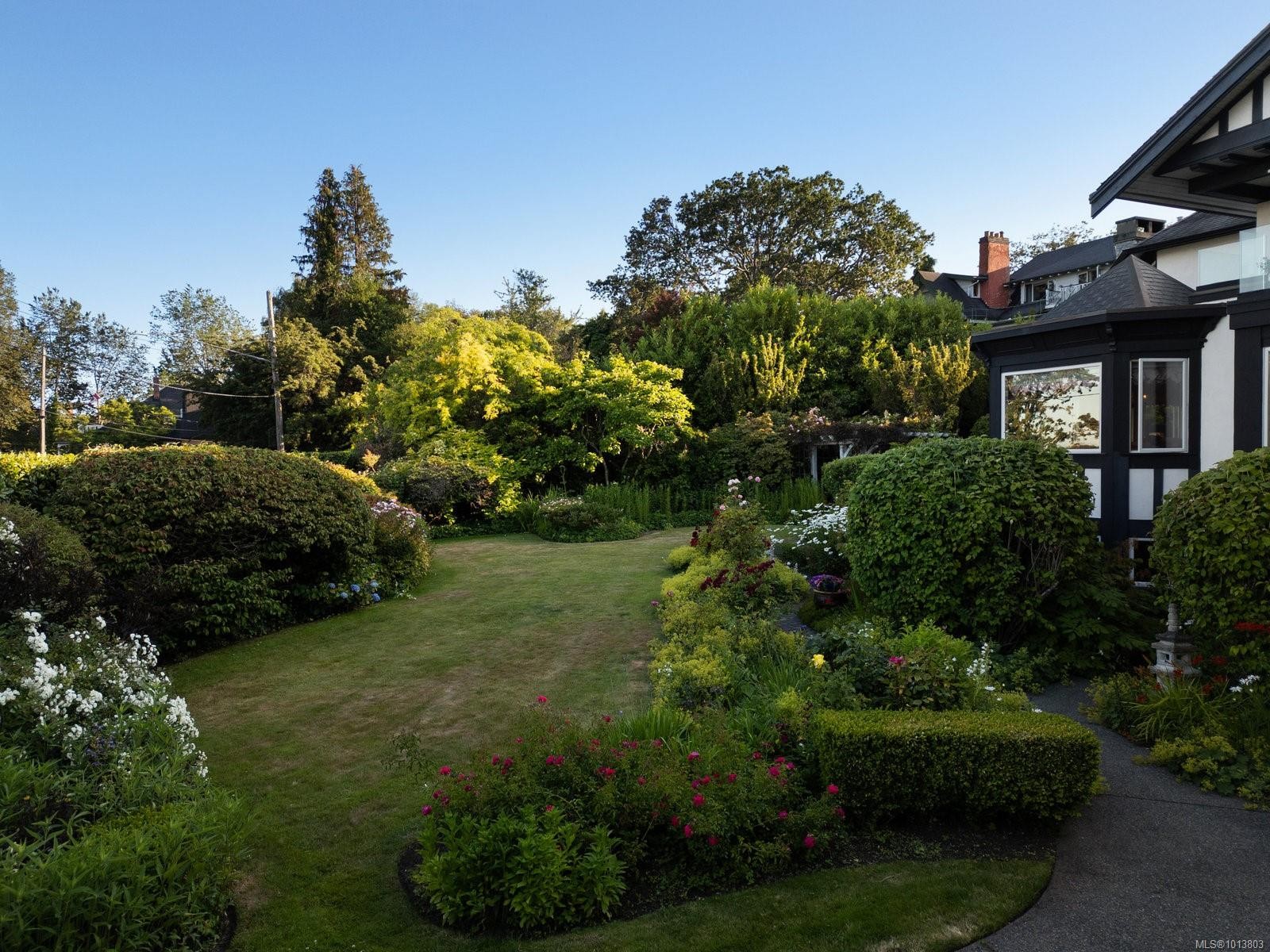 1580 Beach Dr, Oak Bay, BC