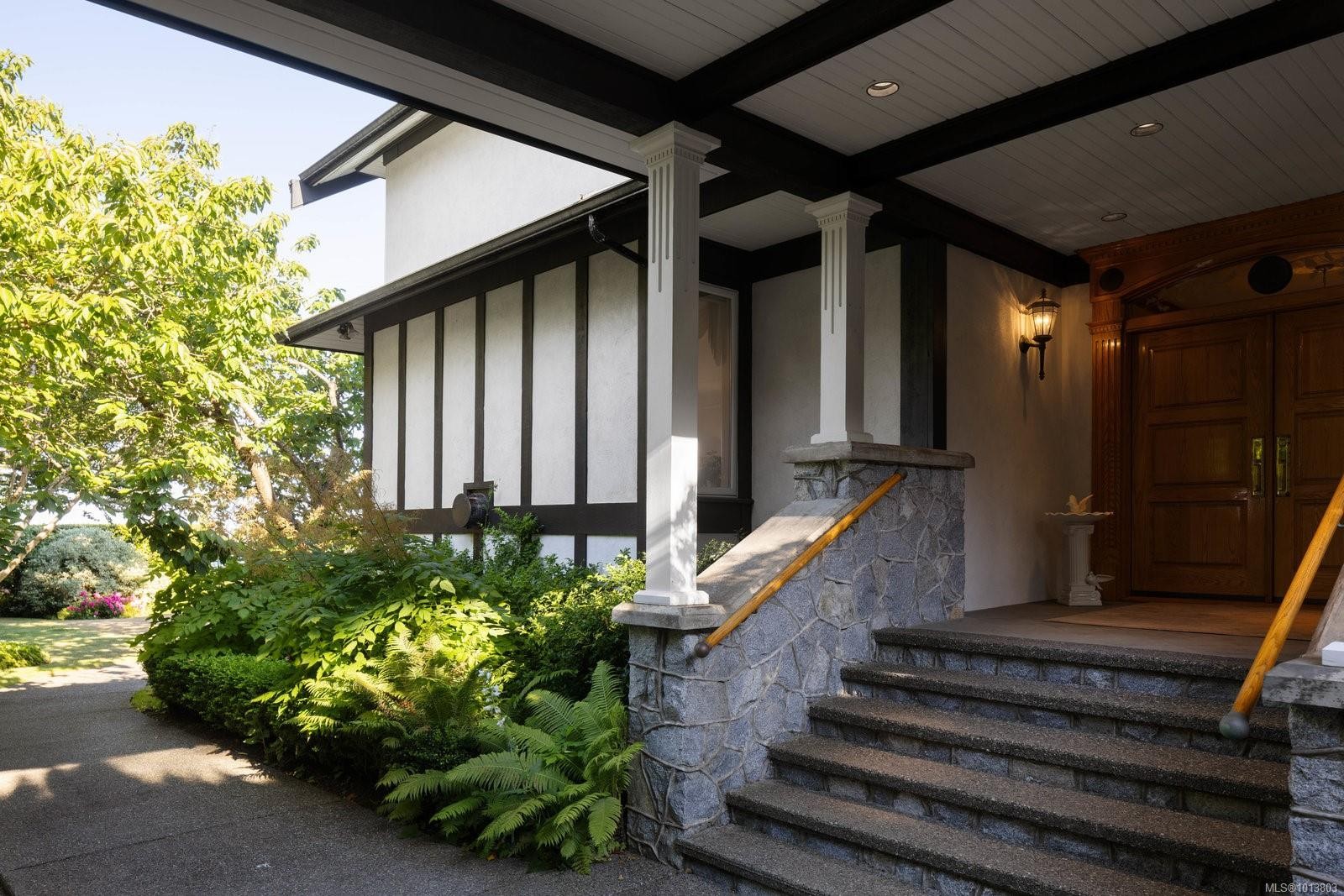 1580 Beach Dr, Oak Bay, BC