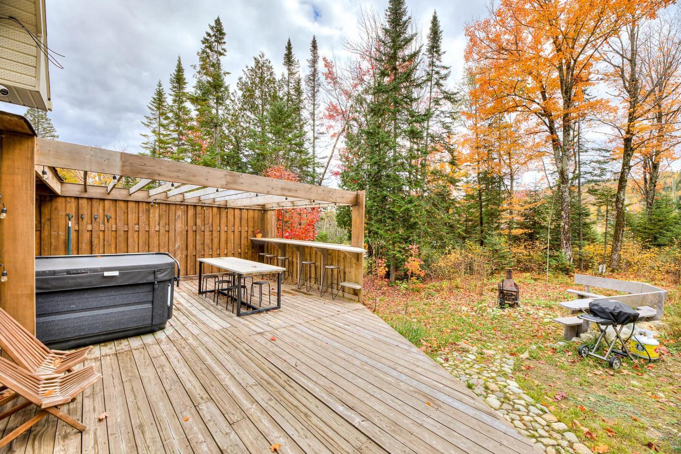 Cour - 600 Ch. Olivier, Saint-Côme, QC - Outdoor With Deck Patio Veranda