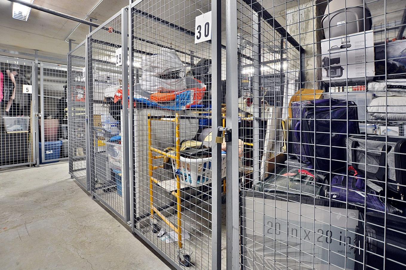 Rangement - 203-450 Rue St-Antoine E., Montréal (Ville-Marie), QC - Indoor With Storage