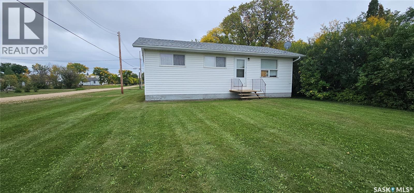 65 2Nd Street W, Weekes, SK - Outdoor