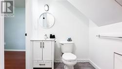 Bedroom ensuite w/jet tub -