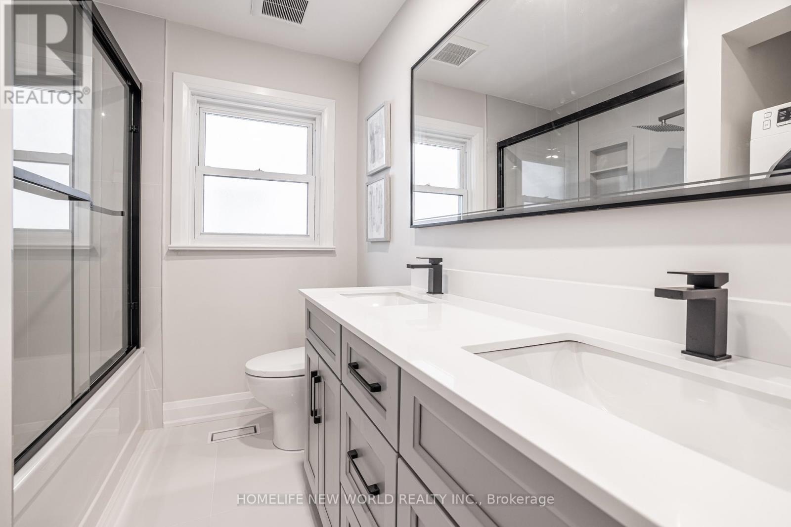 192 Combe Avenue, Toronto, ON - Indoor Photo Showing Bathroom