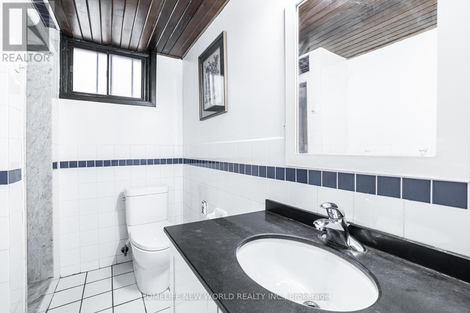 192 Combe Avenue, Toronto, ON - Indoor Photo Showing Bathroom