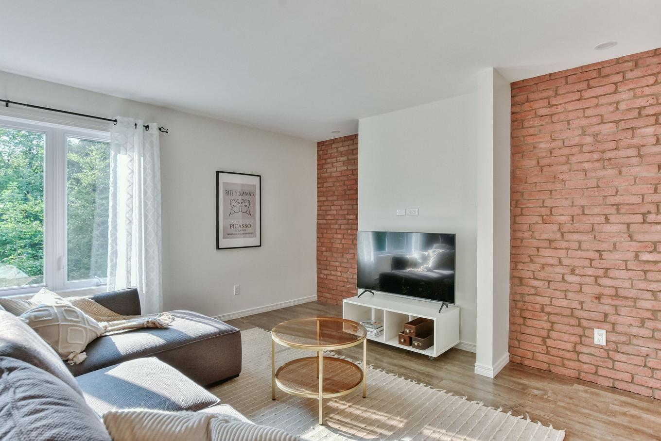 Living room - 775 - 775A Rue Caya, Saint-Colomban, QC - Indoor Photo Showing Living Room