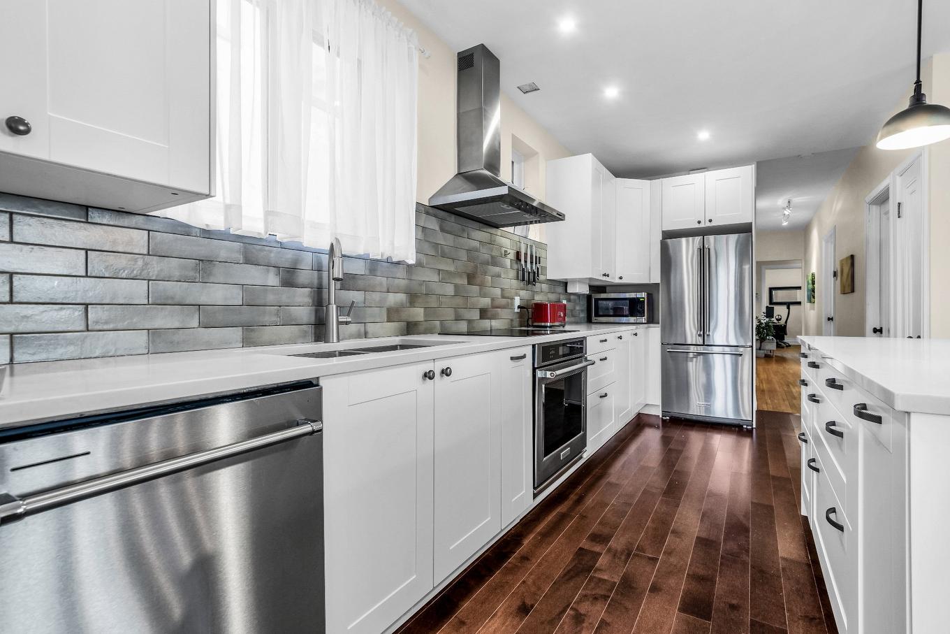 Cuisine - 4619 Av. De Kensington, Montréal (Côte-Des-Neiges/Notre-Dame-De-Grâce), QC - Indoor Photo Showing Kitchen With Upgraded Kitchen