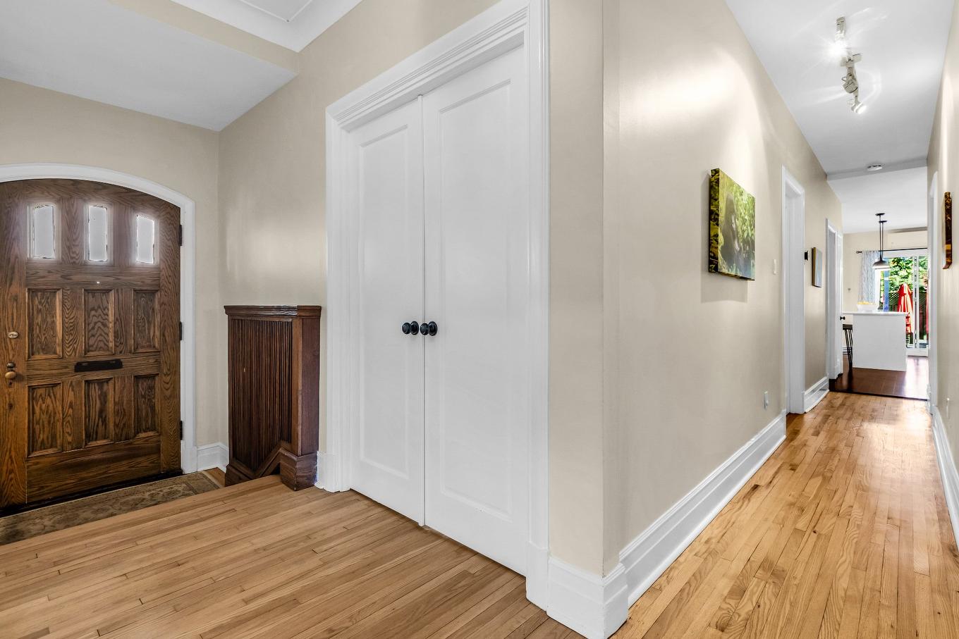 Hall d'entrée/Vestibule - 4619 Av. De Kensington, Montréal (Côte-Des-Neiges/Notre-Dame-De-Grâce), QC - Indoor Photo Showing Other Room