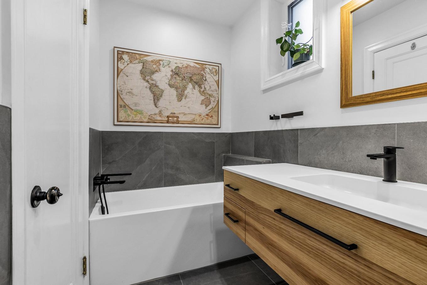 Salle de bains - 4619 Av. De Kensington, Montréal (Côte-Des-Neiges/Notre-Dame-De-Grâce), QC - Indoor Photo Showing Bathroom