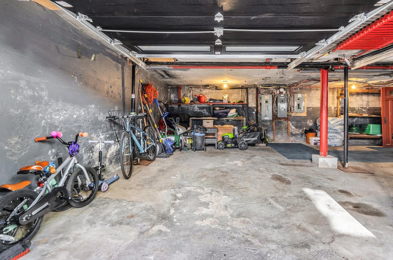 Garage - 4619 Av. De Kensington, Montréal (Côte-Des-Neiges/Notre-Dame-De-Grâce), QC - Indoor Photo Showing Garage