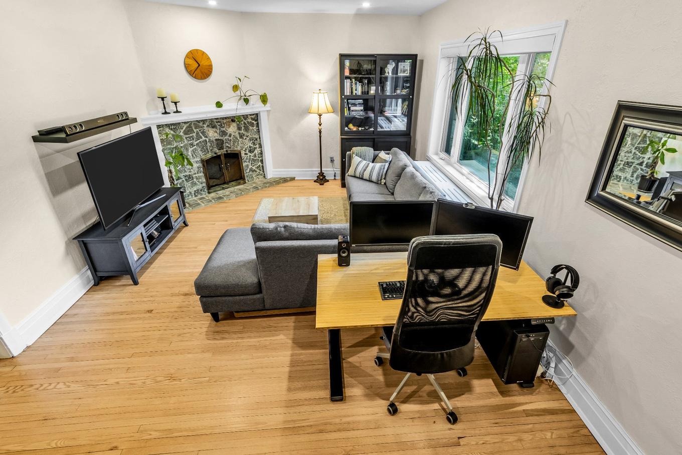 Salon - 4619 Av. De Kensington, Montréal (Côte-Des-Neiges/Notre-Dame-De-Grâce), QC - Indoor Photo Showing Office With Fireplace