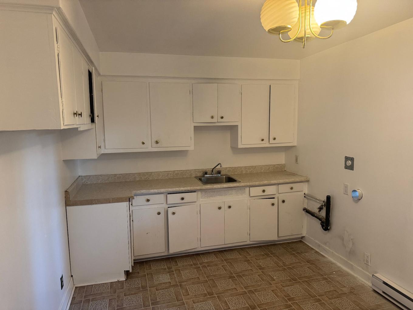 Kitchen - 11963 Rue Desenclaves, Montréal (Ahuntsic-Cartierville), QC - Indoor Photo Showing Kitchen