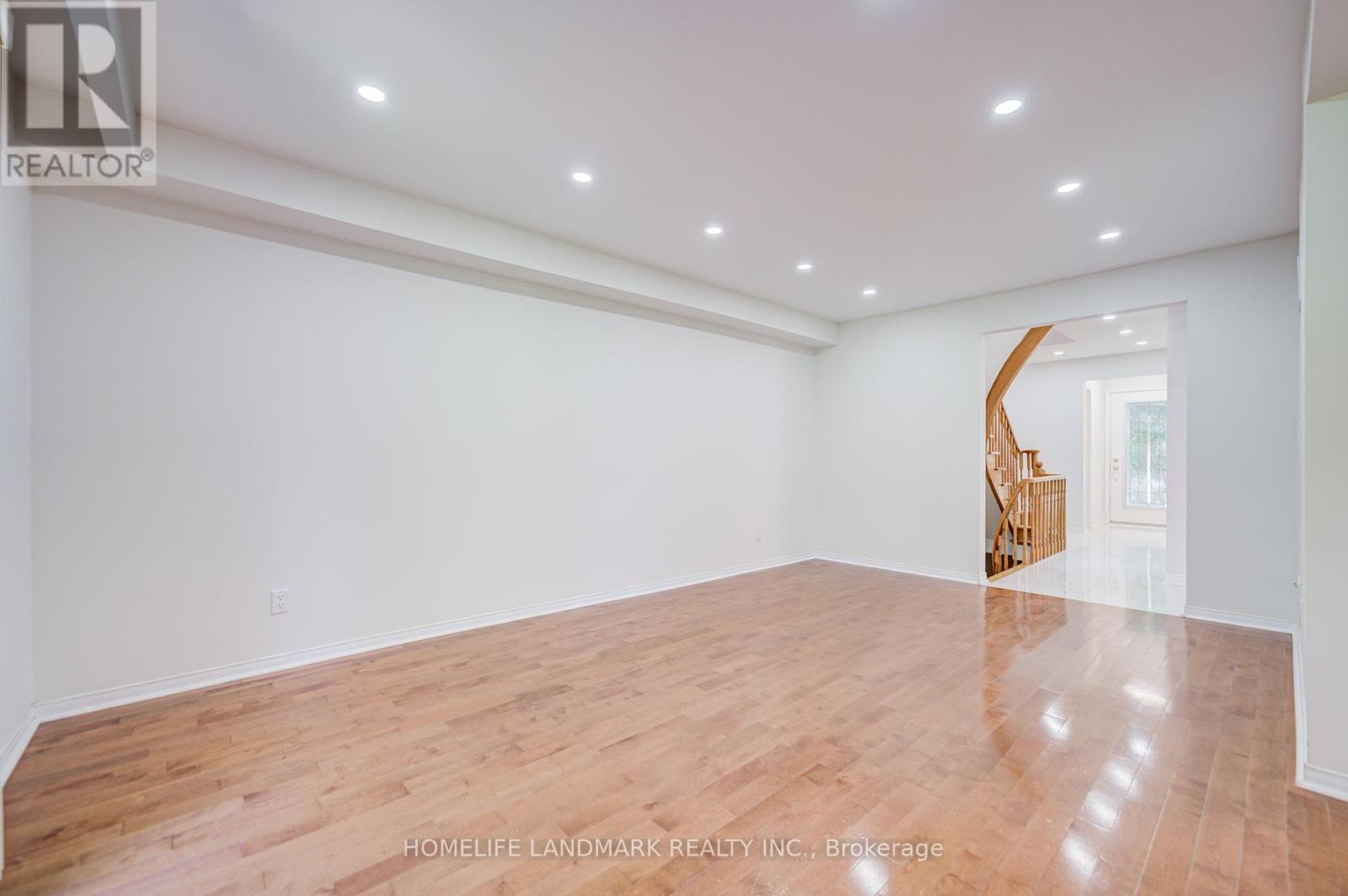 319 Hillside Drive, Mississauga, ON - Indoor Photo Showing Other Room